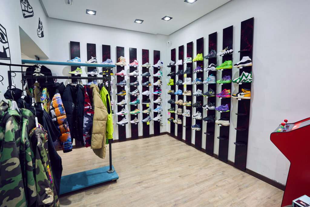 Destiny Sneakers - Primera tienda de calzado y ropa retro basket en Palencia